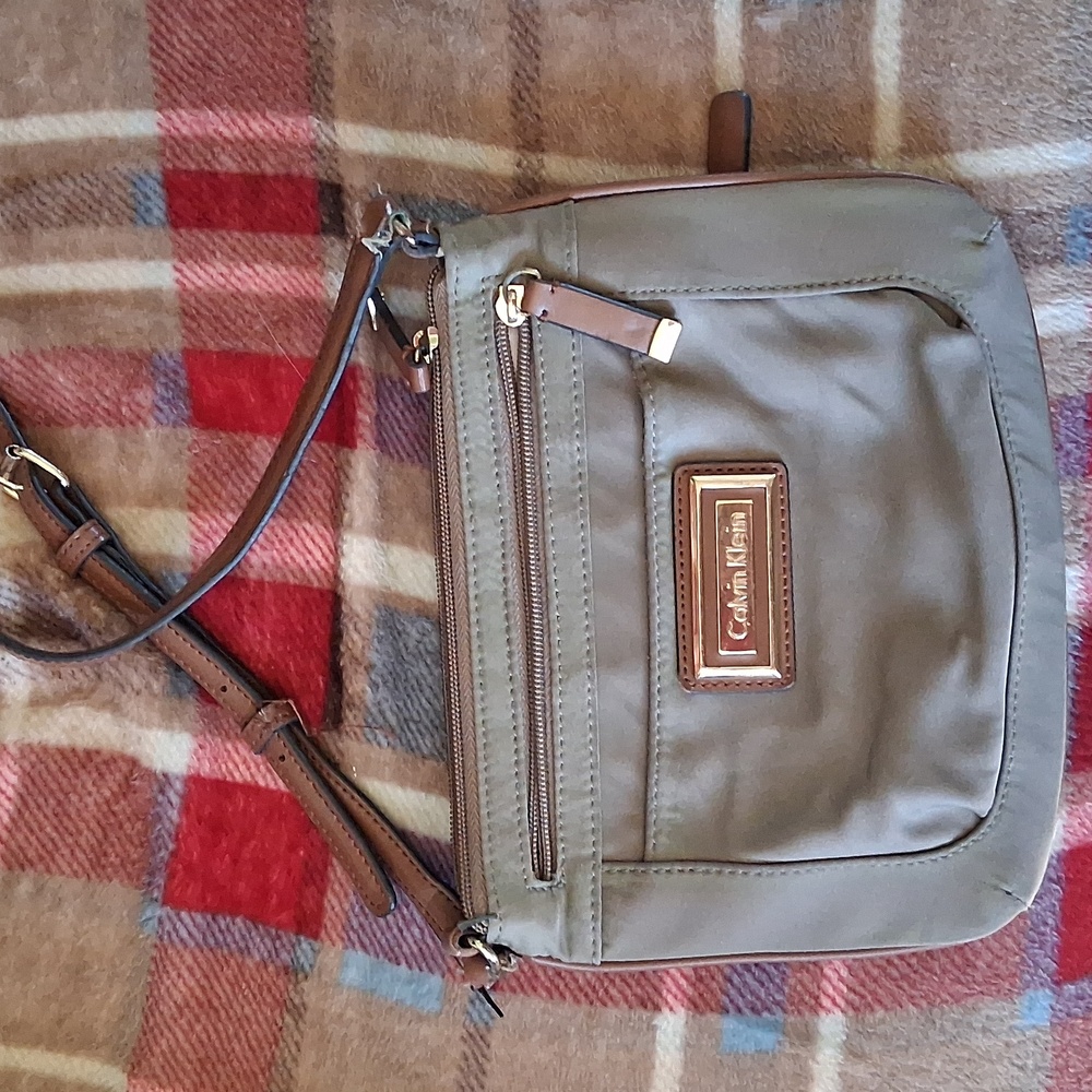 Calvin Klein Crossbody Purse (hardly ever used)